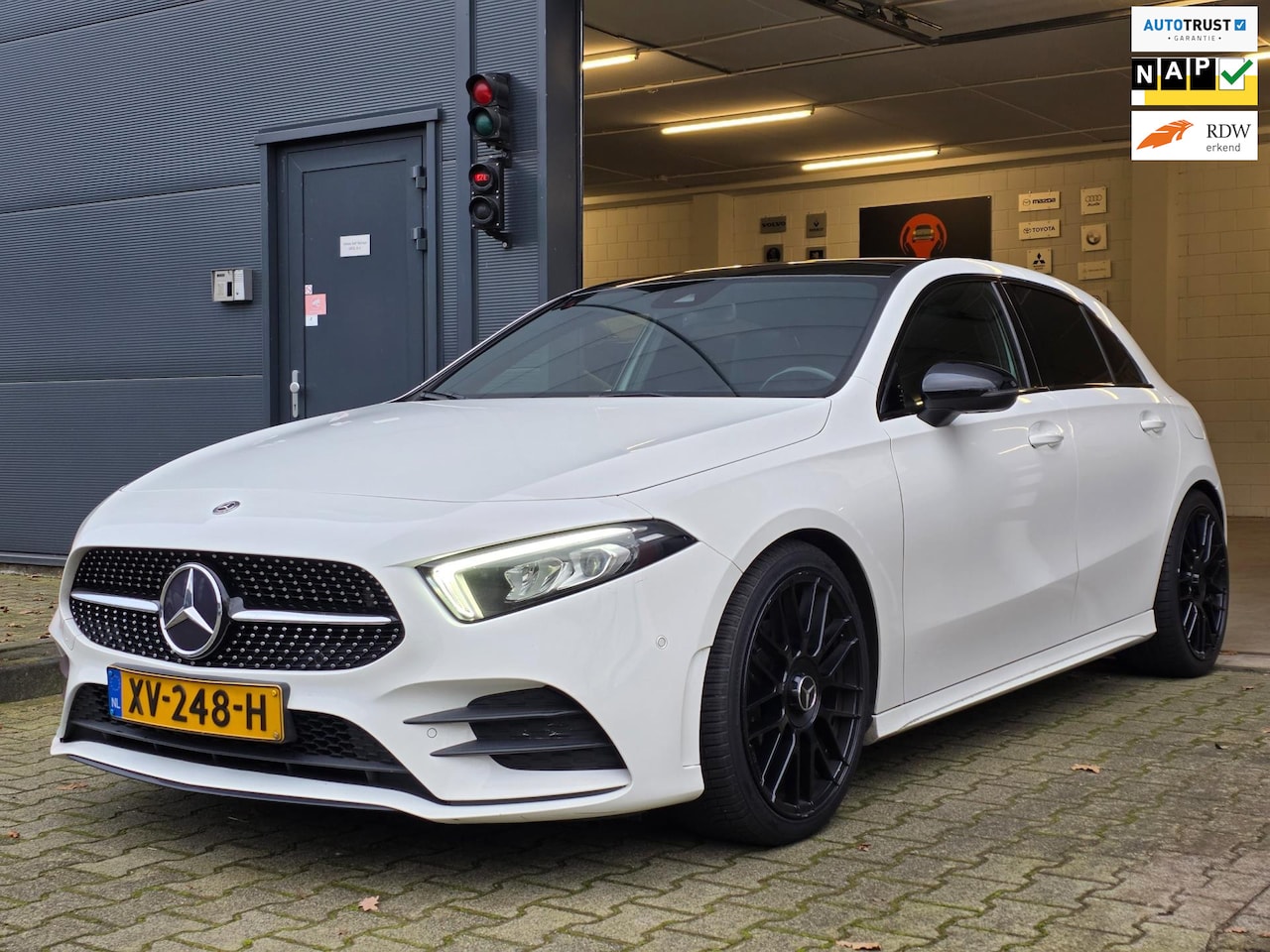 Mercedes-Benz A-klasse - 180 Business Solution AMG Night Upgrade / TECHNISCH HELEMAAL IN ORDE , OPTISCH MET ENKELE - AutoWereld.nl