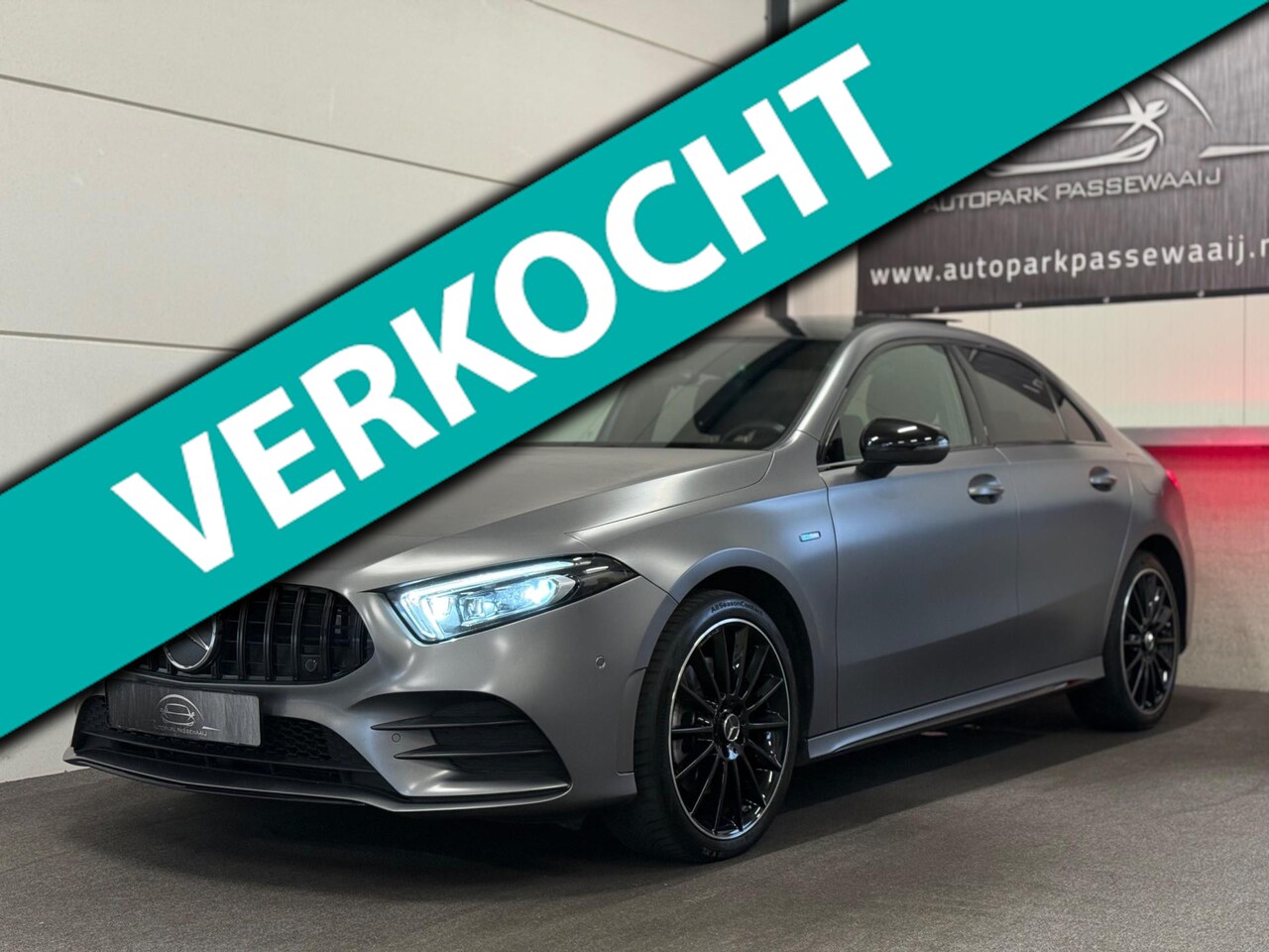 Mercedes-Benz A-klasse - 250e AMG Pano, Cruise Control, Apple Carplay, Sfeerverlichting, Magno Grijs, Stoelverwarmi - AutoWereld.nl
