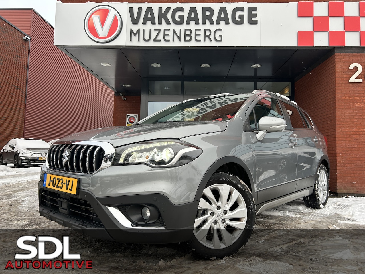 Suzuki S-Cross - 1.4 Boosterjet Stijl // LED // PANO/SCHUIFKANTELDAK // KEYLESS // NAVI + CARPLAY // ADAPTI - AutoWereld.nl