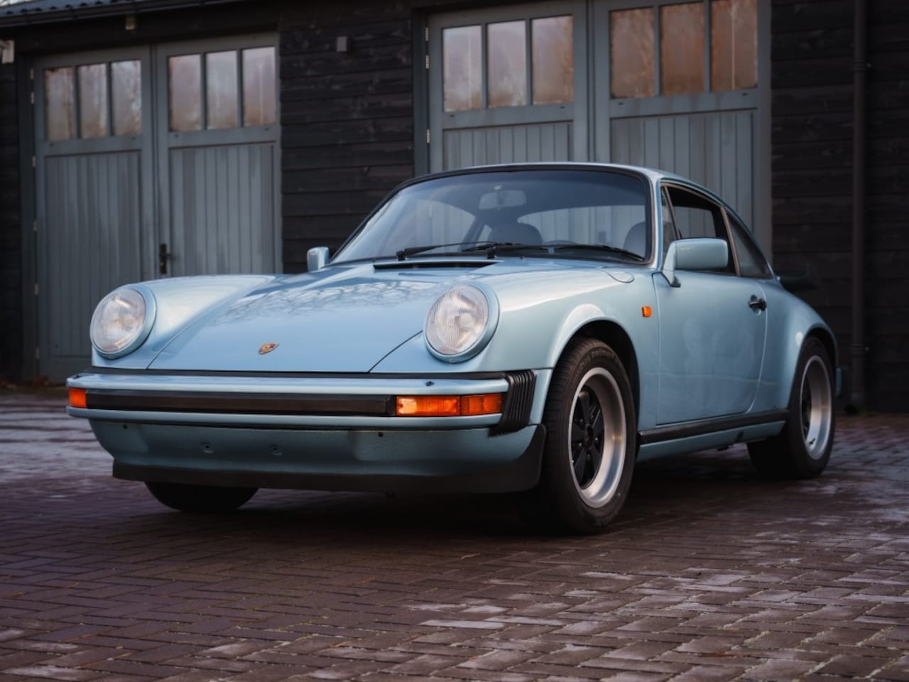 Porsche 911 - 3.0 SC Coupe Hell Blue metallic - AutoWereld.nl