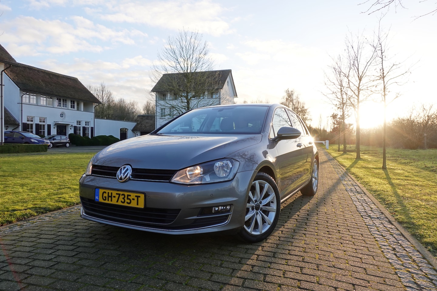 Volkswagen Golf - 1.2 TSI Business Edition | Trekhaak | Massage | Stoelverwarming | Camera | Navi | PDC | - AutoWereld.nl