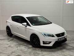 SEAT Leon - 2.0 TDI FR DSG, Stoelverwarming, Navigatie etc