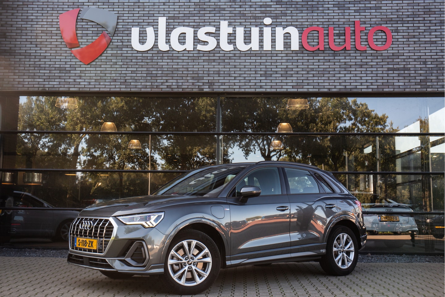 Audi Q3 - 45 TFSI e S edition | Trekhaak, S-Line, Achteruitrijcamera, Leder, Stoelverwarming, - AutoWereld.nl