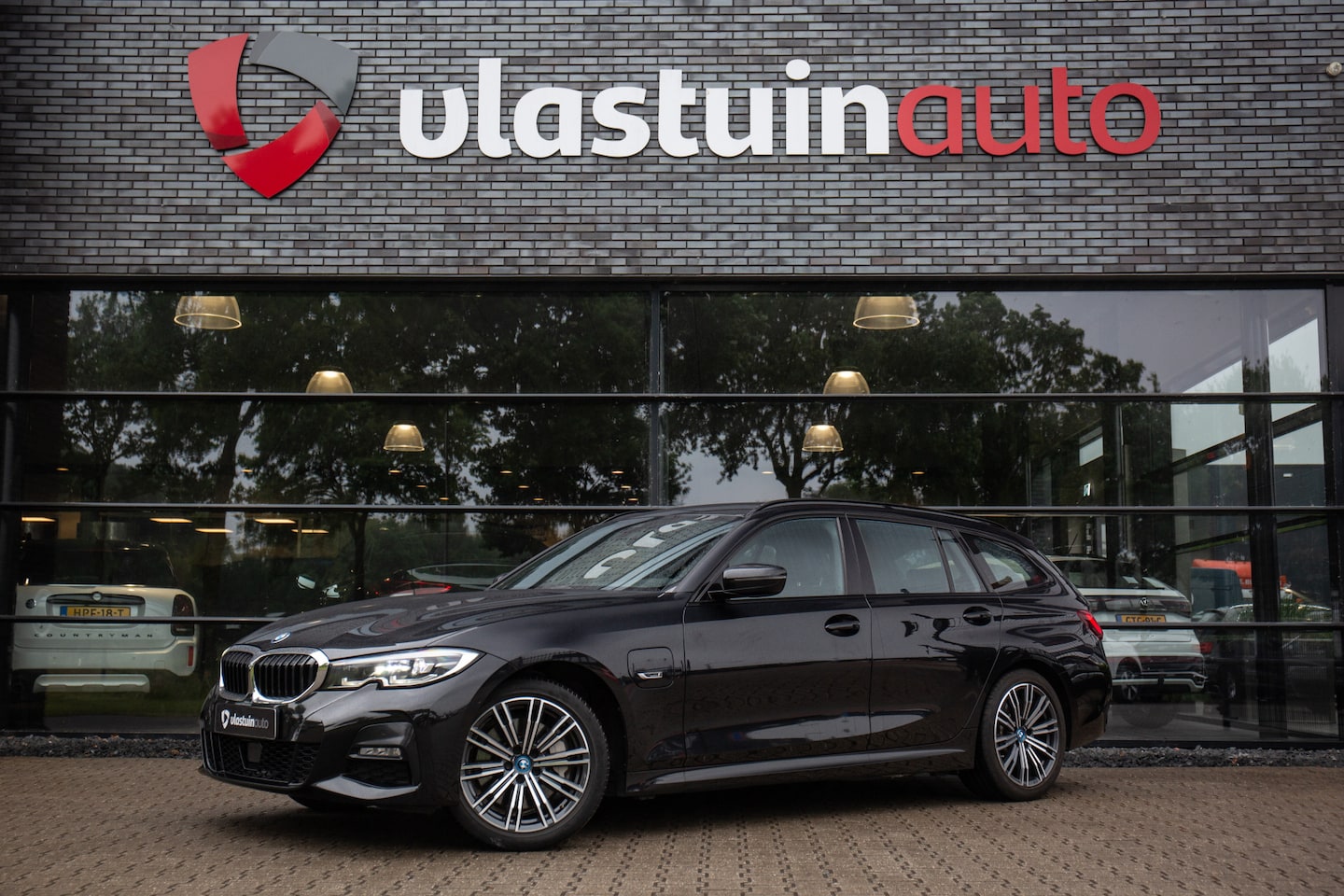 BMW 3-serie Touring - 330e High Executive M-Sport 290pk | Adaptive cruise, Trekhaak, Sfeerverlichting, - AutoWereld.nl