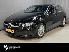 Mercedes-Benz A-klasse - 180 Advantage 17"/Sfeerverlichting/LED/Climate/Stoelverwarming/Apple Carplay & Android Aut
