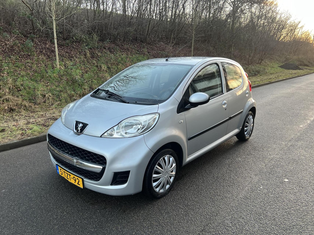 Peugeot 107 - 1.0-12V XS 1.0-12V XS - AutoWereld.nl