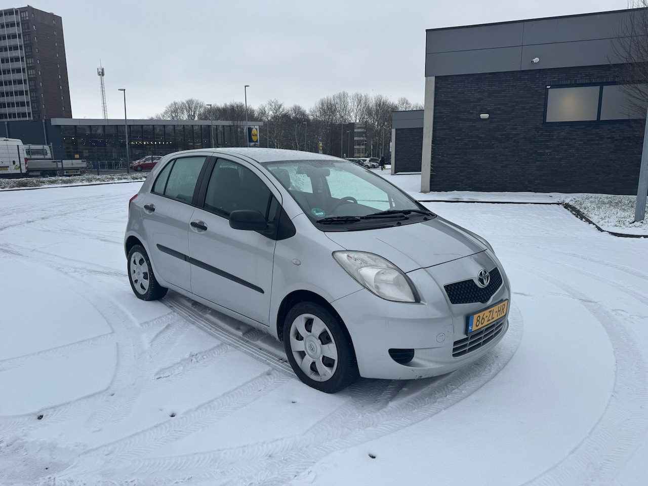 Toyota Yaris - 1.3 VVT-i Terra 1.3 VVTi Terra - AutoWereld.nl