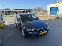 Volvo S40 - 1.8 Momentum, Alu inleg, ECC, Cruise Control, 17" LM Wielen All Season banden, Youngtimer