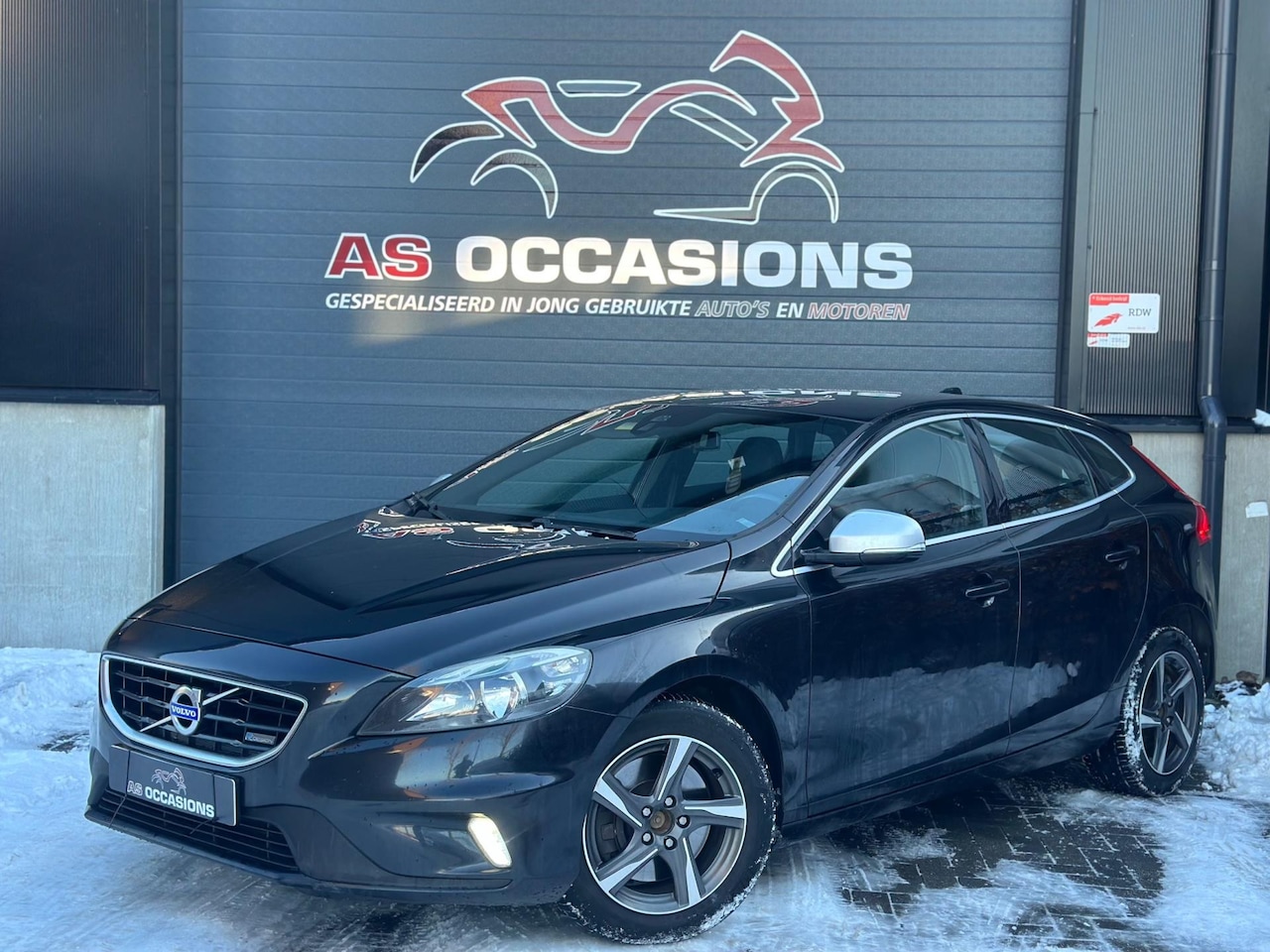 Volvo V40 - 2.0 D4 R-Design - Cruise - Airco - NETTE STAAT - AutoWereld.nl