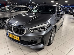 BMW 1-serie - 118i High Executive Automaat panorama Led Navigatie