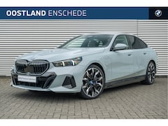 BMW 5-serie - 550e xDrive M Sport Automaat / Trekhaak / Adaptief onderstel professional / Stoelventilati