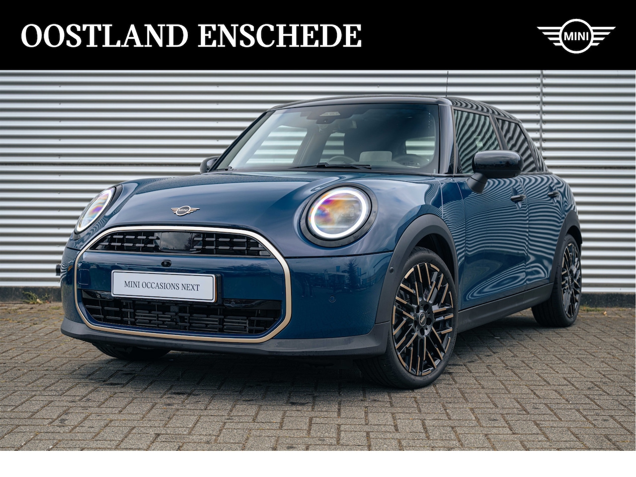 MINI Cooper - Hatchback C Automaat / Favoured / Pakket L / 18 inch Night Flash Spoke 2-tone - AutoWereld.nl