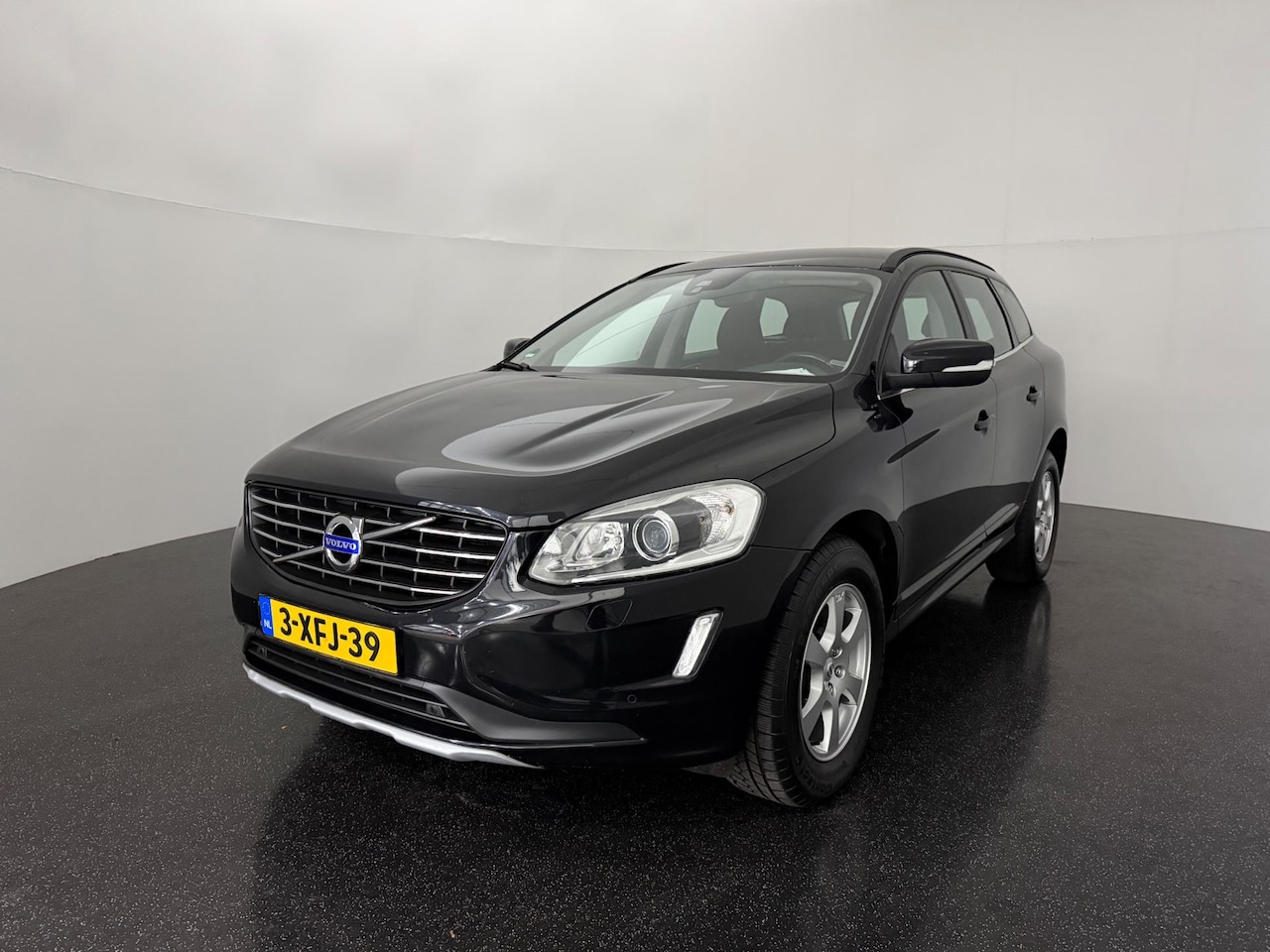 Volvo XC60 - 2.0 T5 AUT FWD Momentum / Trekhaak / Xenon / Dealeronderhoud - AutoWereld.nl