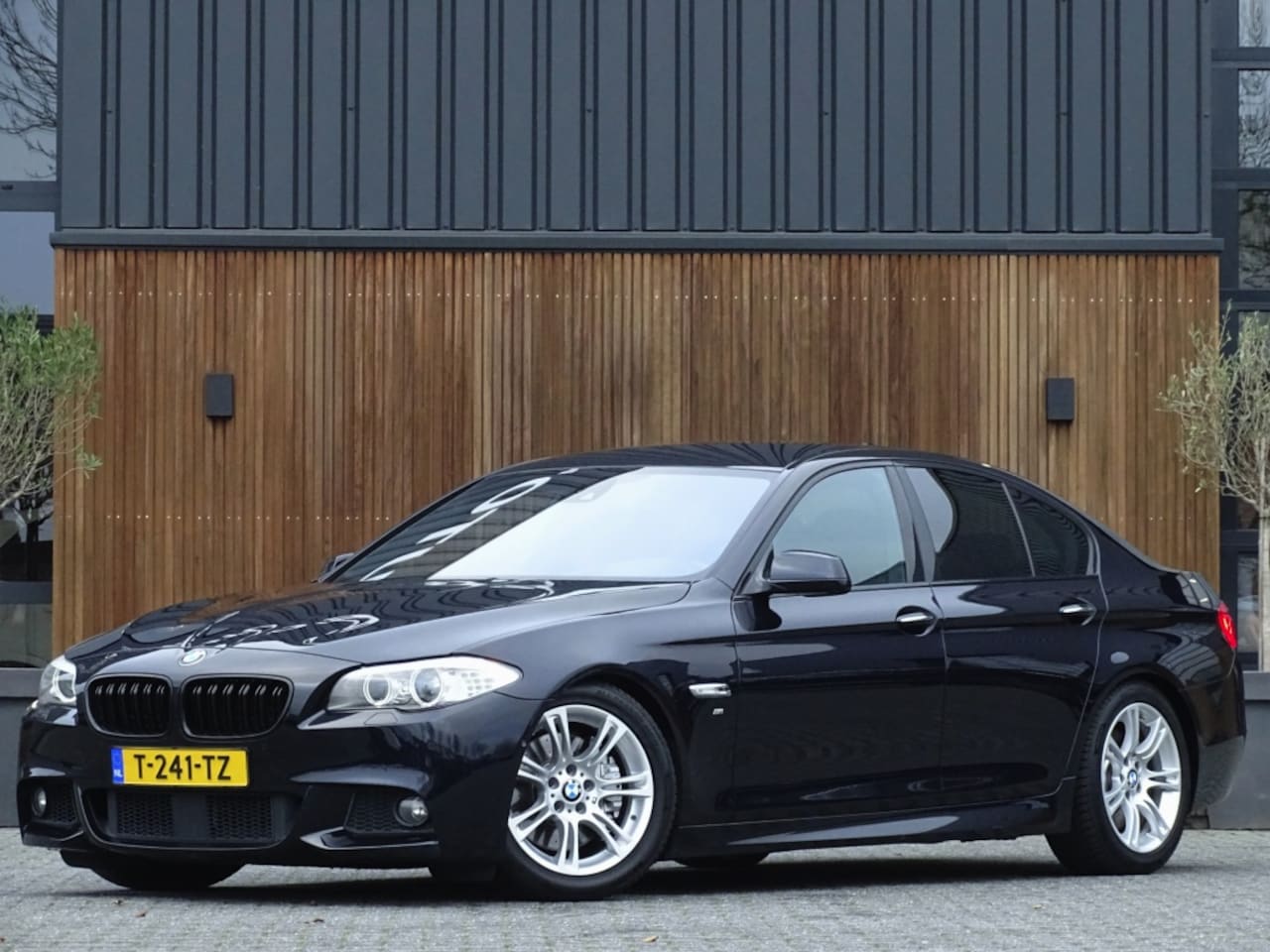 BMW 5-serie - 535i TwinTurbo 306PK / Executive / M Sport / LED - AutoWereld.nl