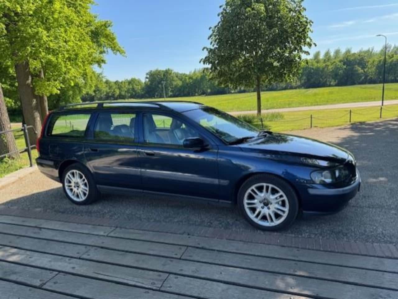 Volvo V70 - 2.4 Edition II 2.4 Edition II, Leder, Xenon, 17" LMV, Navigatie, Nw APK, Youngtimer (voor 2026) Trekhaak, - AutoWereld.nl