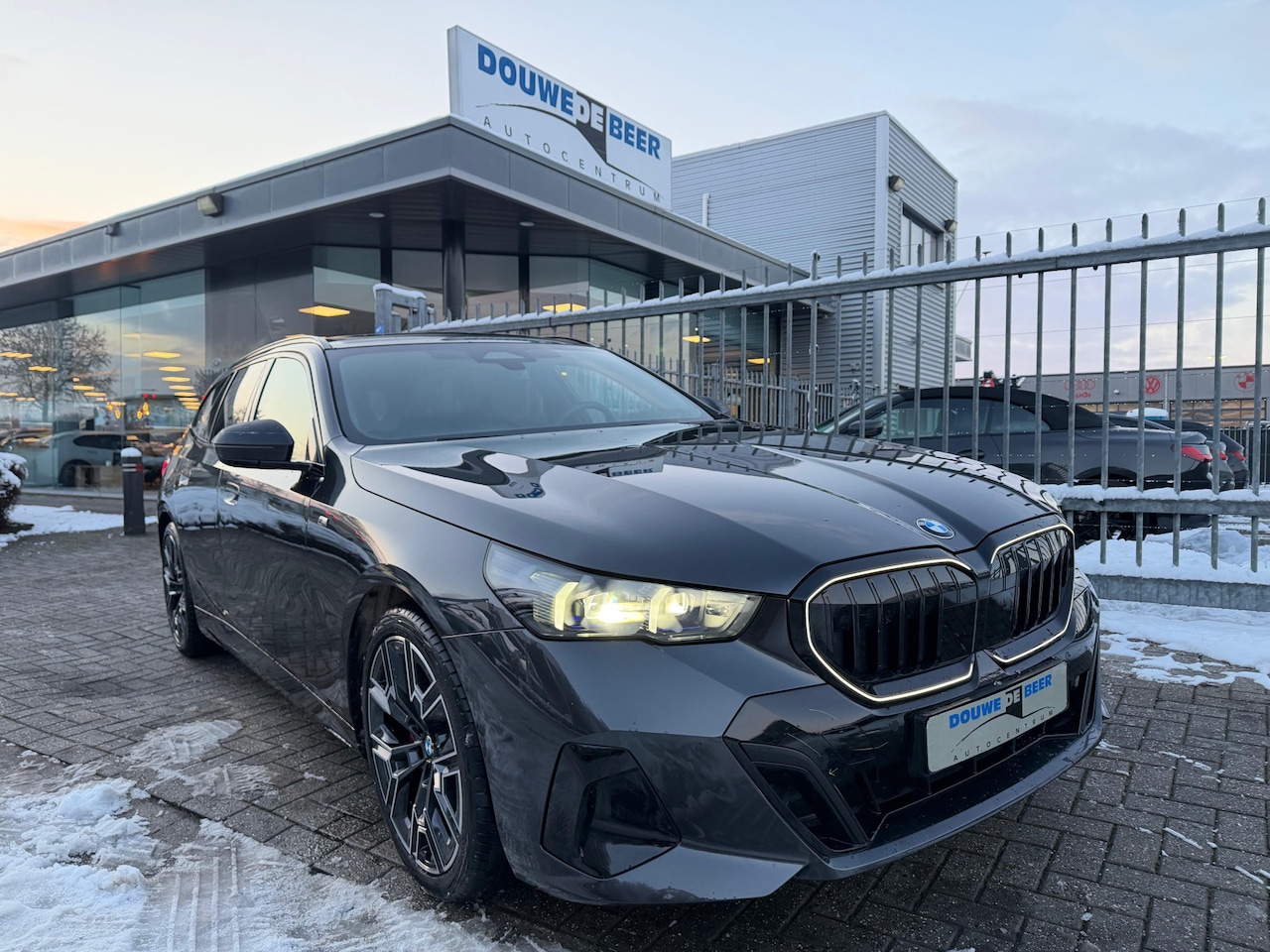 BMW 5-serie Touring - 520i M Sport Pro Pano-Dak | Harman Kardon | Iconic Glow | Driving Assistant plus - AutoWereld.nl