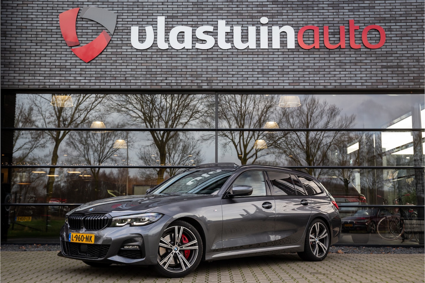 BMW 3-serie Touring - 330i High Executive Edition | M Supersportstoelen, BMW Individual velgen, Panoramadak, Har - AutoWereld.nl