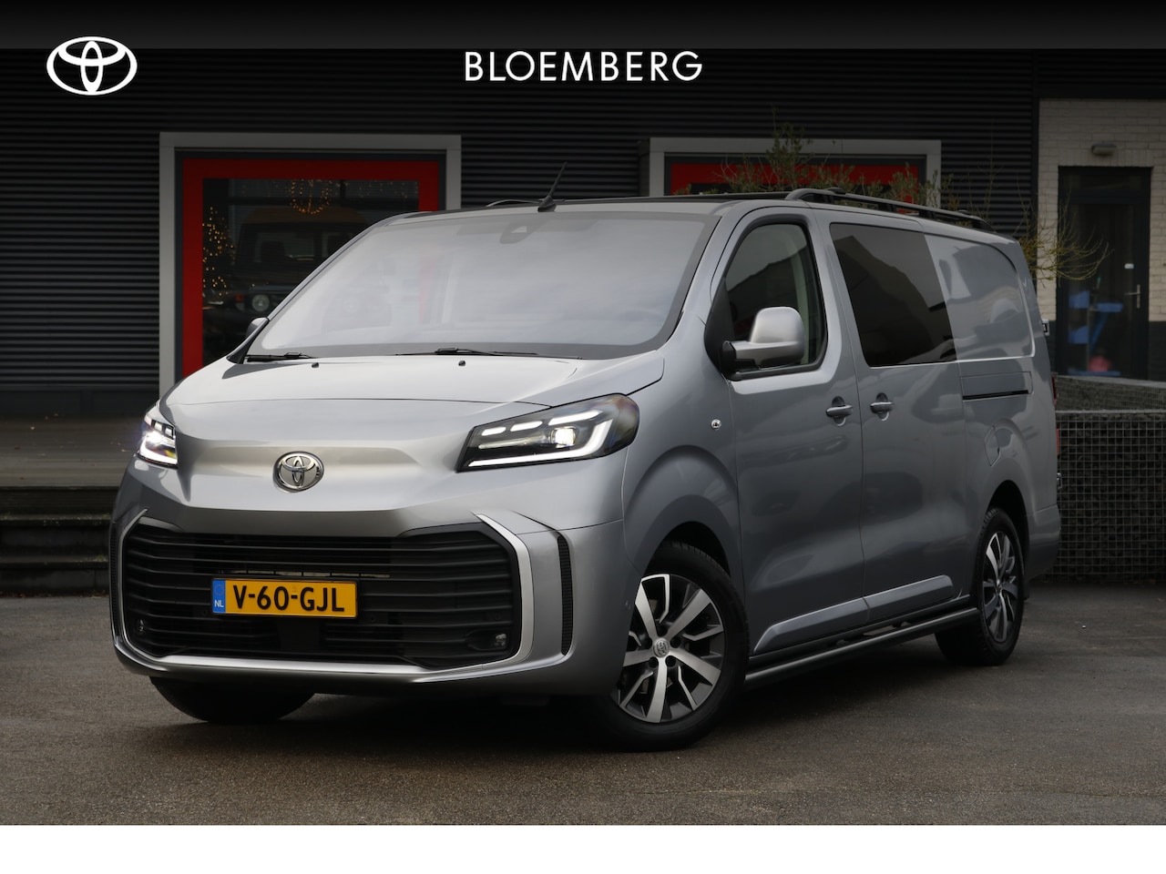 Toyota ProAce Worker - 2.0 D-4D Professional DC | Imperiaal | Apple Carplay | Sidebars | Stuurverwarming - AutoWereld.nl