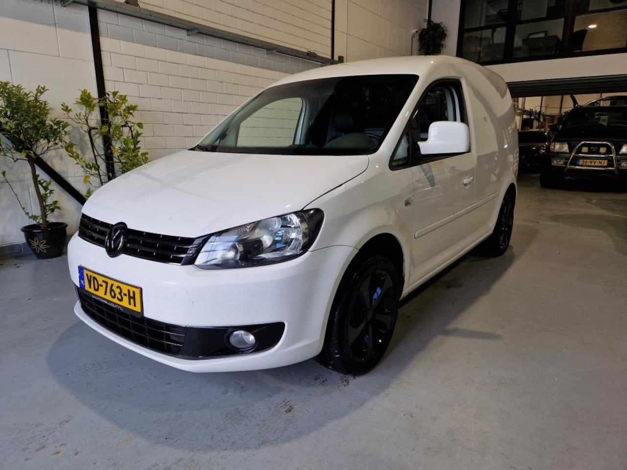 Volkswagen Caddy - 1.6 TDI Black on White Edition Leder Appl Carpl. - AutoWereld.nl
