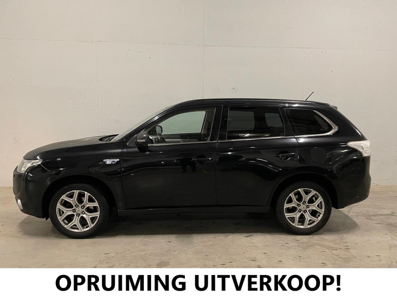 Mitsubishi Outlander - 2.0 PHEV instyle Leer Pano Camera - AutoWereld.nl