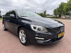 Volvo V60 - 2.4 D6 AWD PLUG-IN HYBRID SUMMUM ODAK/THAAK/NIEUW ACCUPAKKET