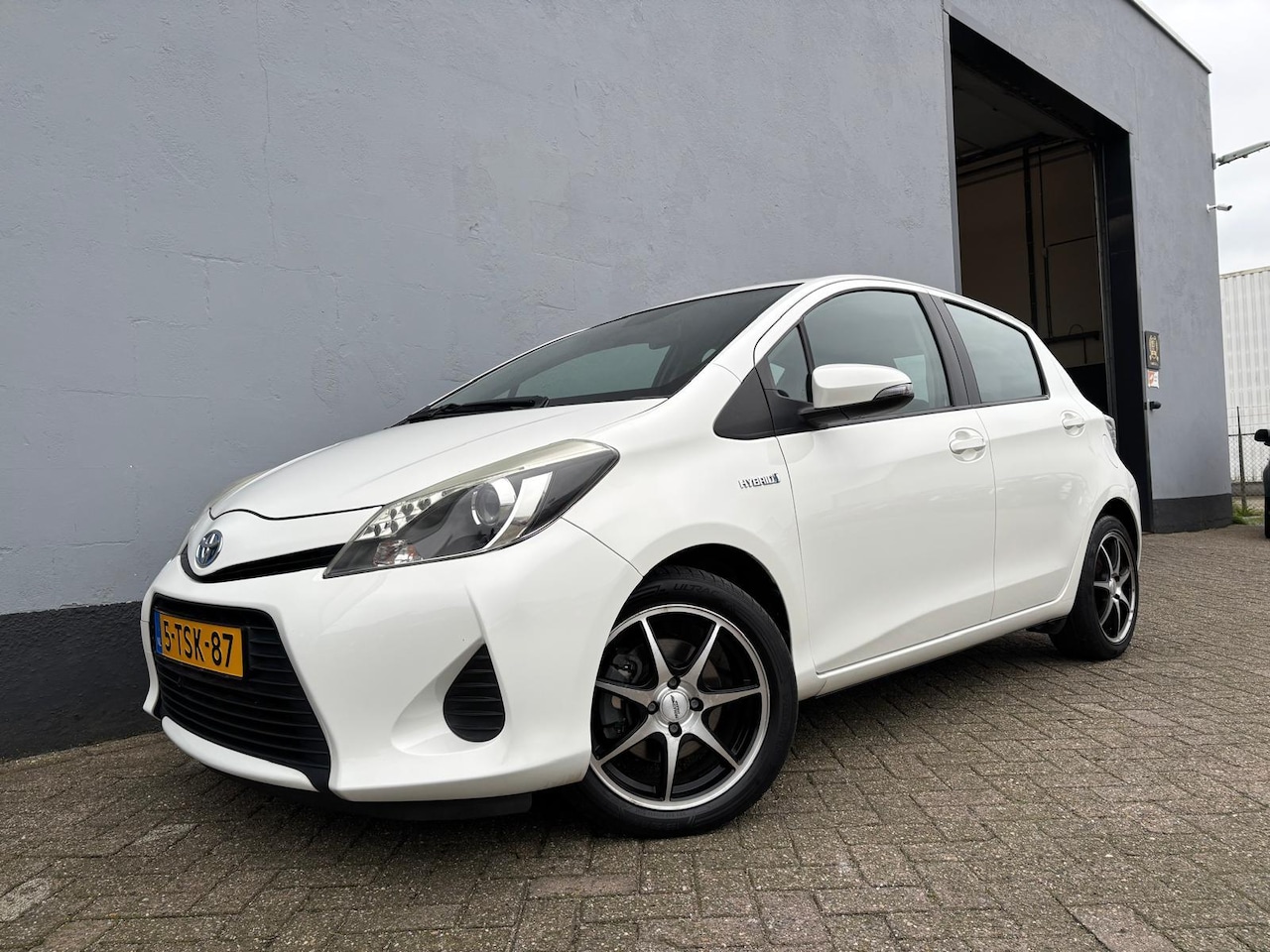 Toyota Yaris - 1.5 Full Hybrid Comfort Automaat - Achteruitrijcamera - Navigatie - AutoWereld.nl