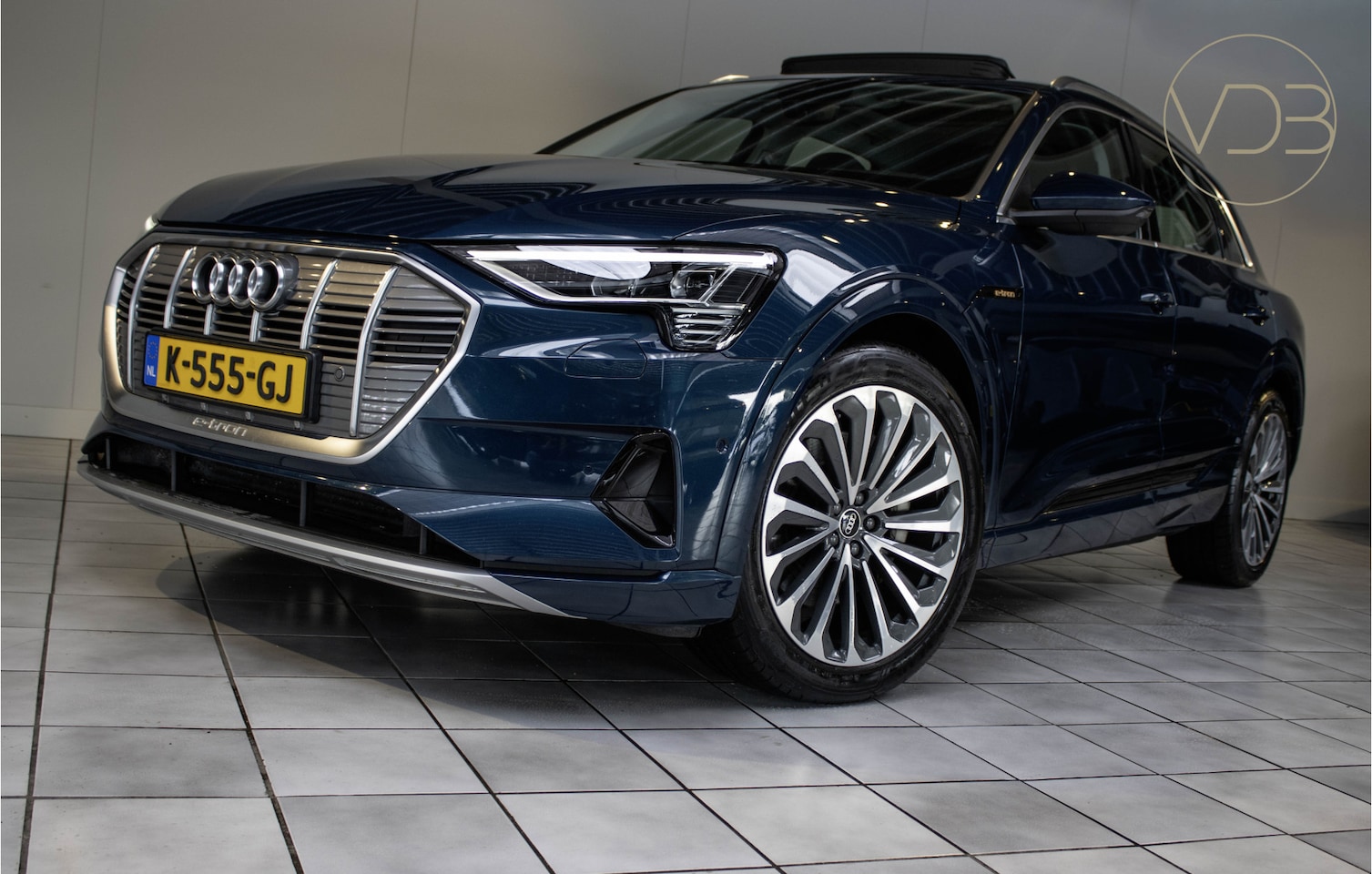 Audi e-tron - 55 Quattro SOH 93% Business edition Plus PANO TREKHAAK LEER - AutoWereld.nl
