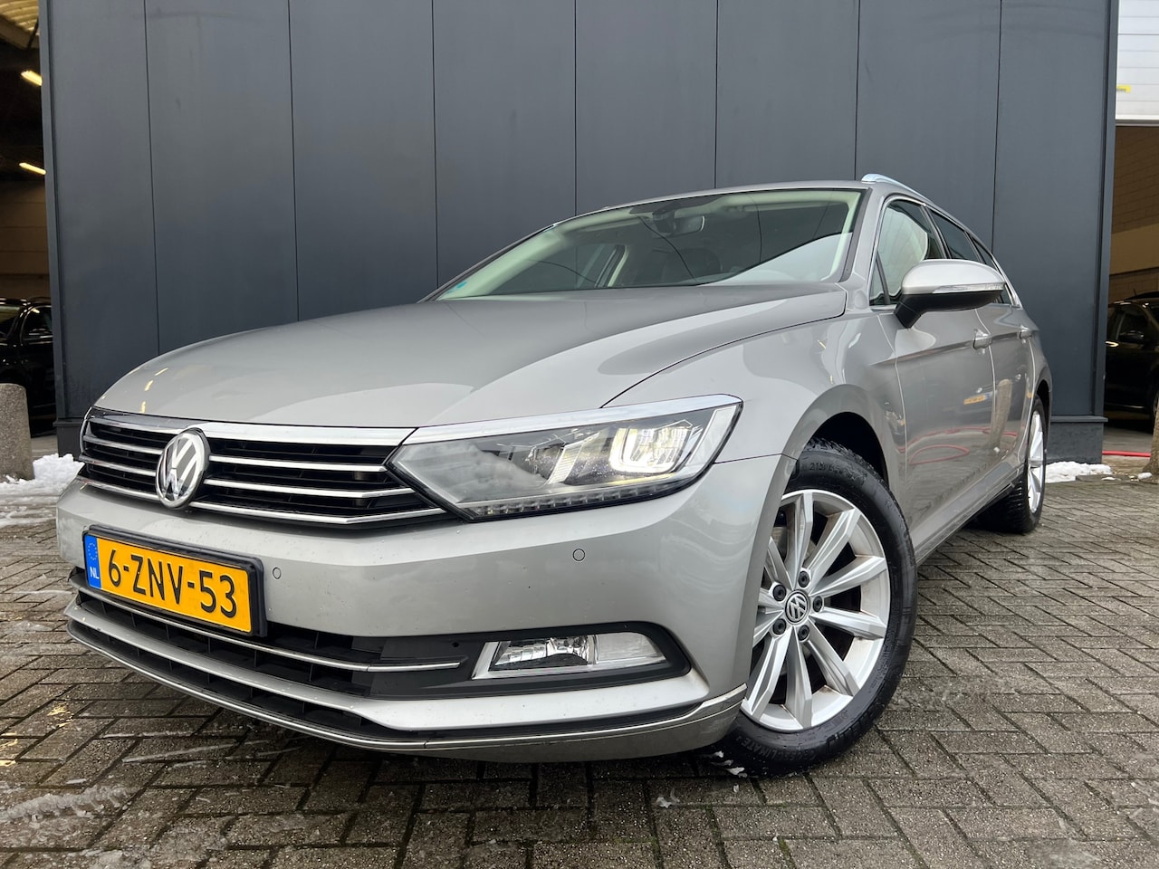 Volkswagen Passat Variant - 1.6 TDI HighL '15 Automaat/Leer/Navi/ - AutoWereld.nl