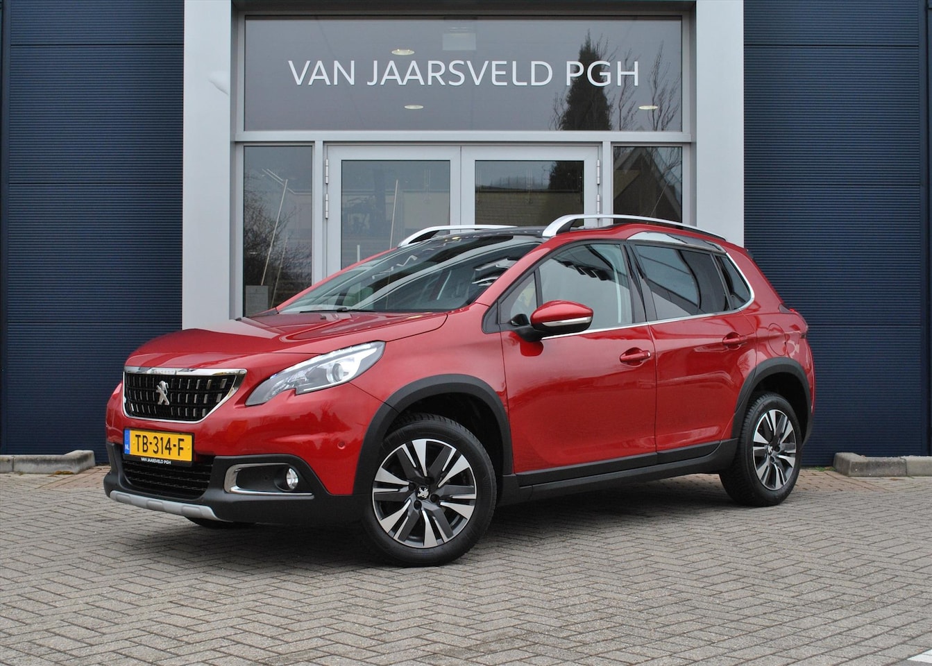 Peugeot 2008 - Allure 1.2 PureTech 110pk EAT6 / Nav / Pano / Cam - AutoWereld.nl