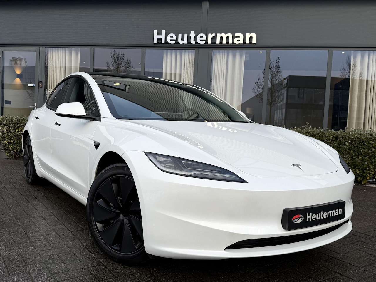 Tesla Model 3 - RWD 60 kWh/ Nieuw Model/ Panodak/ Sfeer - AutoWereld.nl