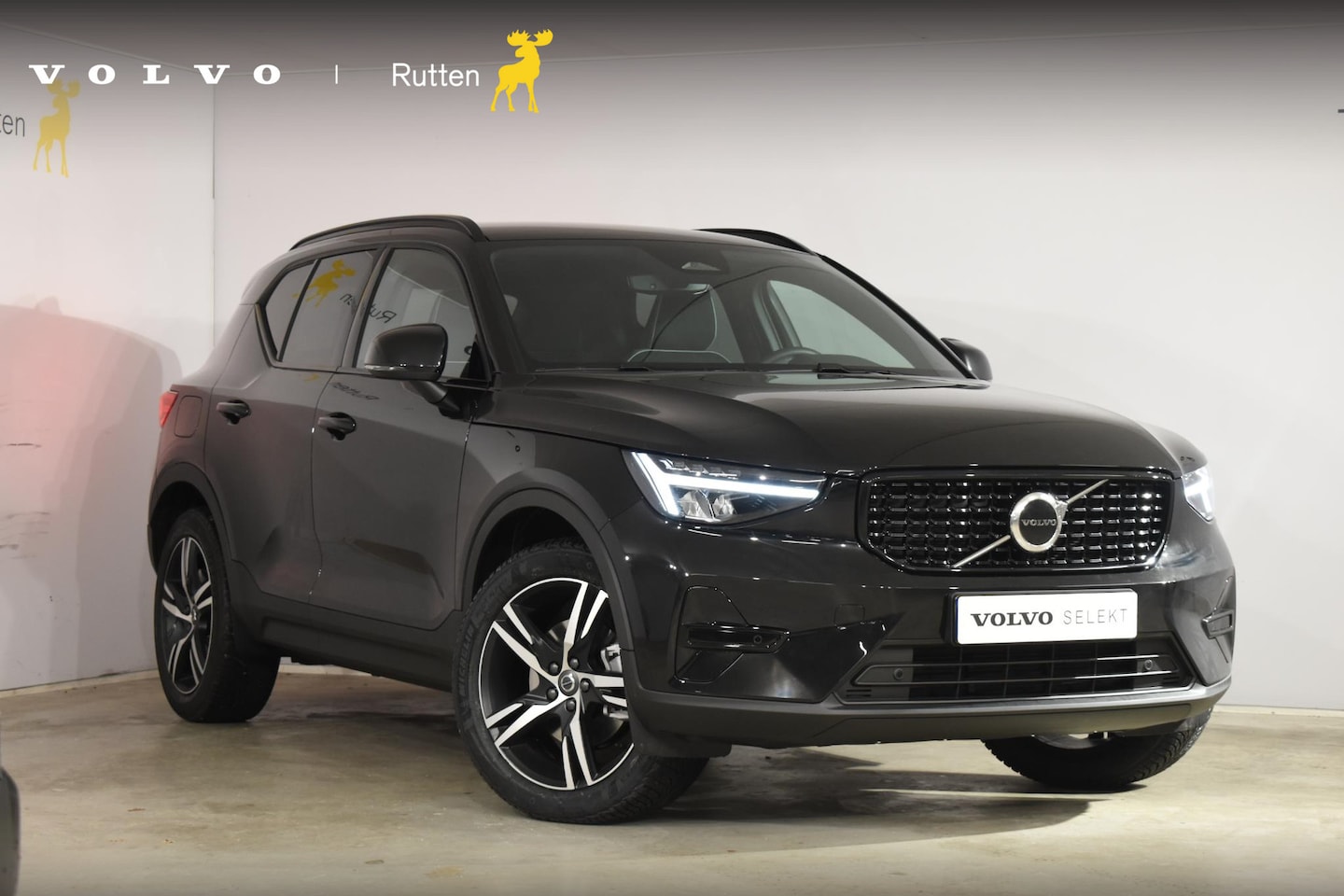 Volvo XC40 - B4 211PK Automaat Plus Dark / Extra getint glas / Microtech/Nubuck / Camera achter - AutoWereld.nl