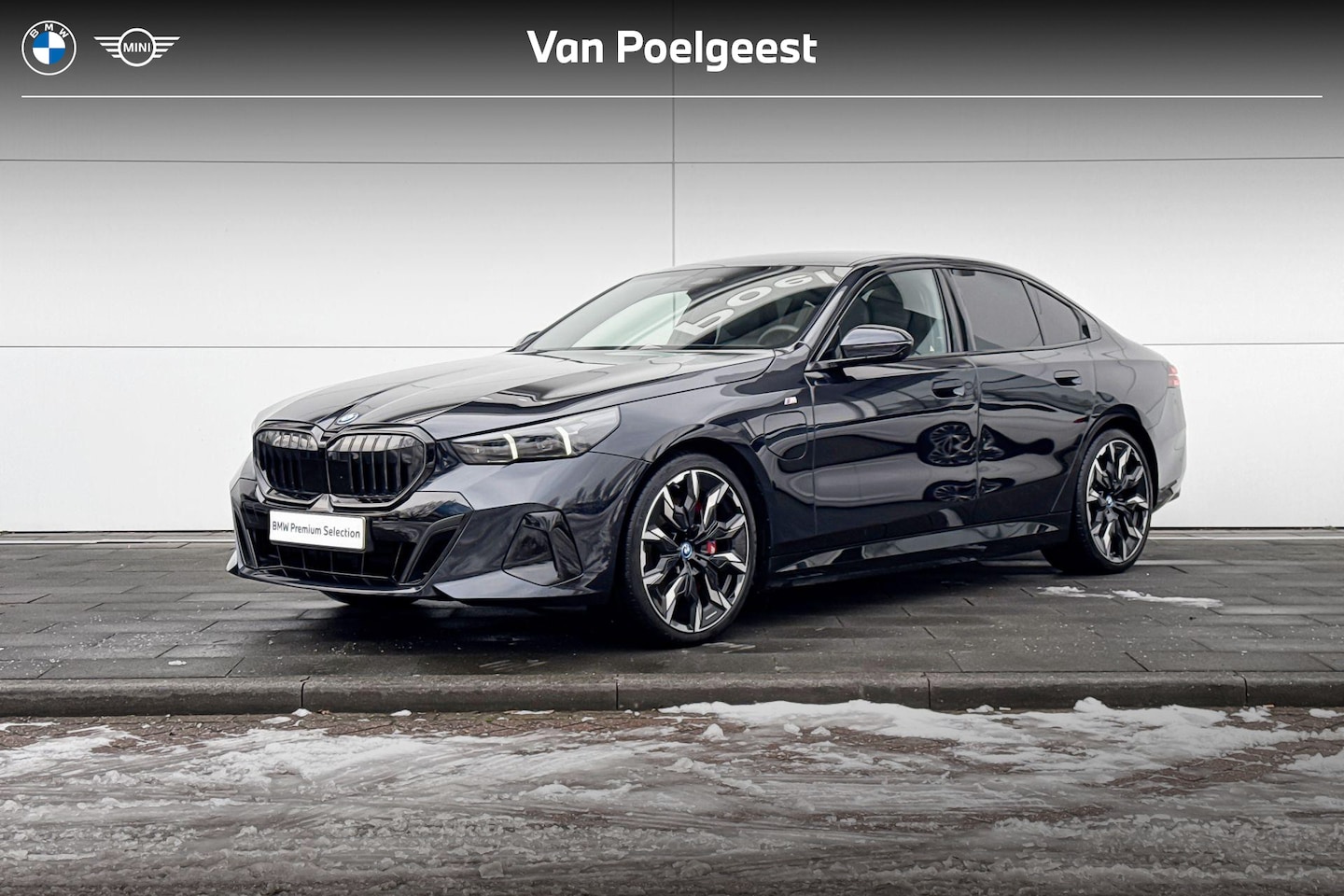 BMW 5-serie - Sedan 550e xDrive M-Sport PRO | Trekhaak | Adaptive M-Onderstel | Panoramadak | Bowers & W - AutoWereld.nl
