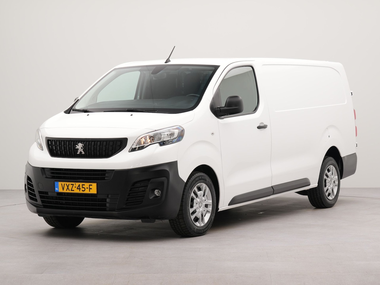 Peugeot Expert - 2.0 BlueHDI 145 Standard Premium | Bluetooth | Armsteunen | Airco | Parkeersensoren achter - AutoWereld.nl