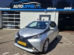 Toyota Aygo - 1.0 VVT-i x-play /Airco/5 drs/carplay/camera