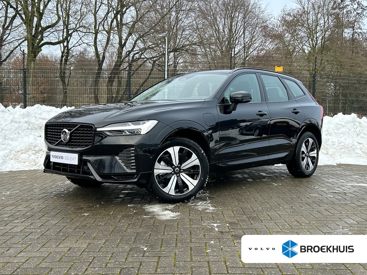 Volvo XC60 - 2.0 T6 Plug-in hybrid AWD Plus Dark | Pano | Trekhaak | Memory | 360 camera | All-seasons - AutoWereld.nl