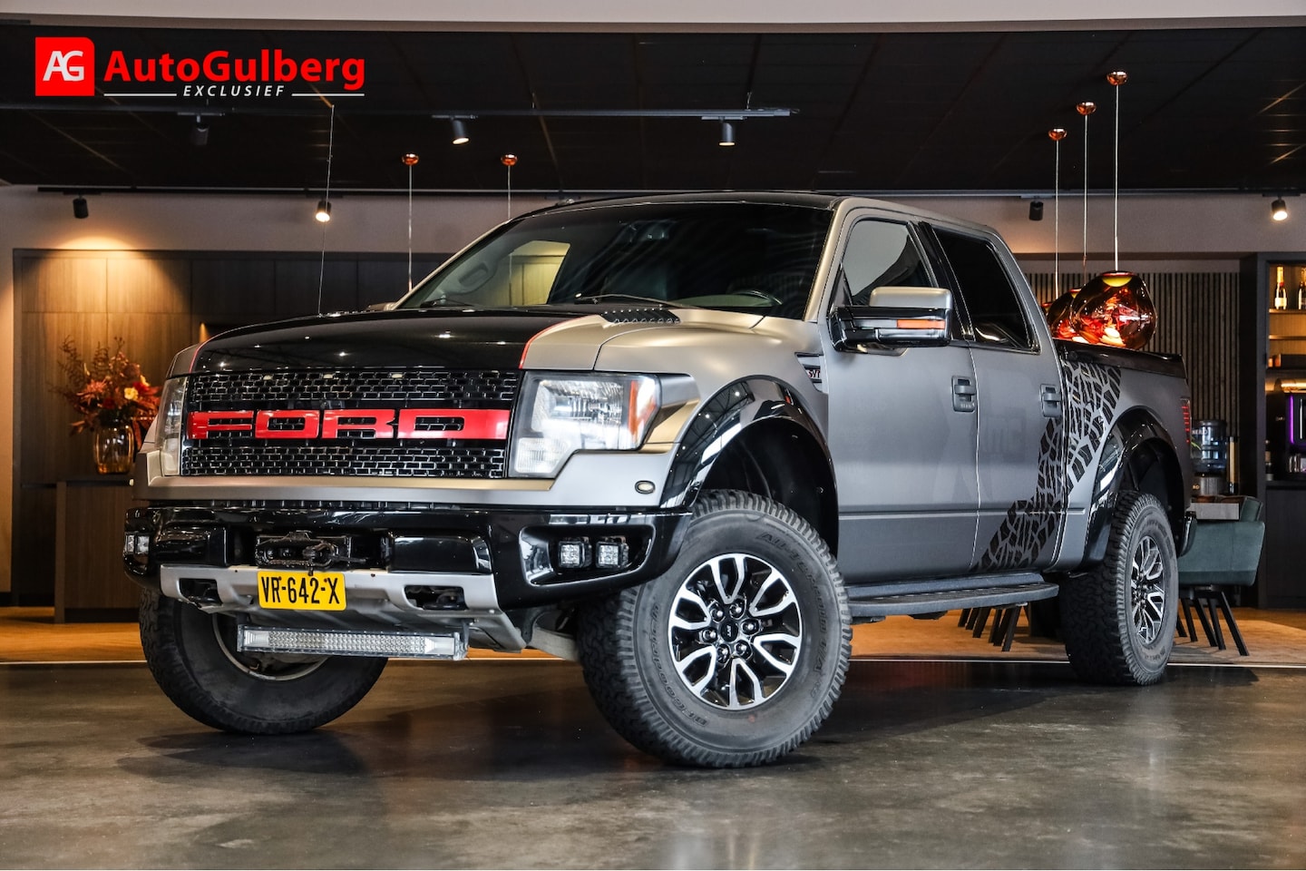 Ford F150 - SVT 6.2 4X4 SuperCrew Raptor Marge LPG-G3 Mat Grijs Wrap, Voll Leder, Glasdak, Deksel, Son - AutoWereld.nl
