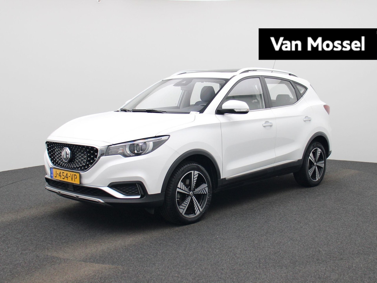 MG ZS - Luxury 45 kWh | Climate Control | Cruise Control | Achteruitrijcamera | LMV | Apple Carpla - AutoWereld.nl