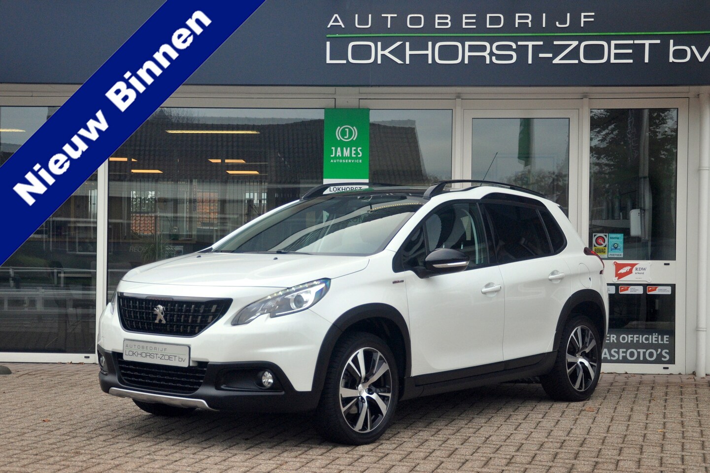 Peugeot 2008 - 1.2 PureTech GT-line | Panoramadak | Trekhaak | All Season Banden - AutoWereld.nl