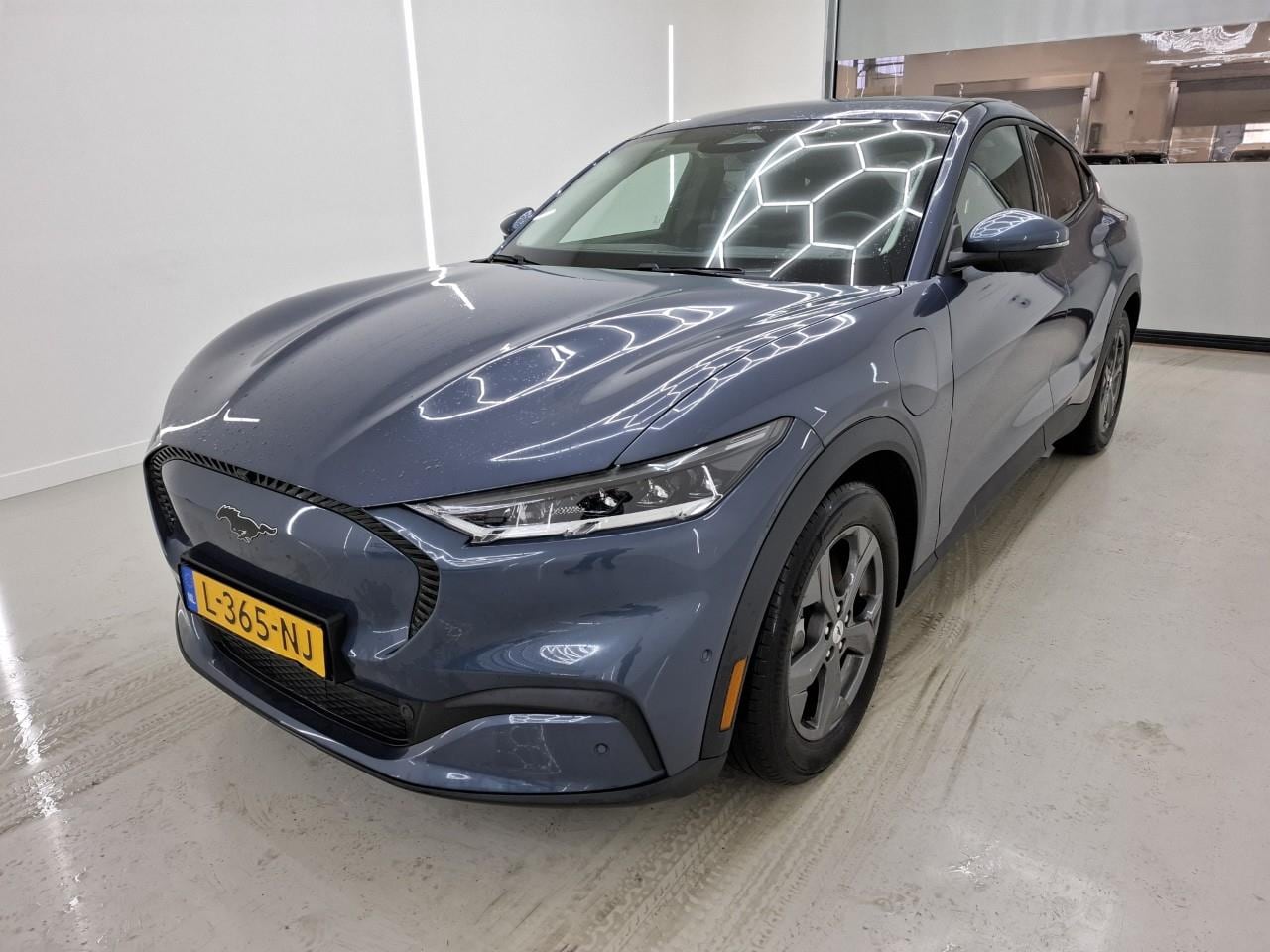 Ford Mustang Mach-E - 75kWh 269pk RWD Tech Pack 94% SoH [ TREKHAAK+LEDER+STOEL/STUURWIELVERWARMING+CARPLAY ] - AutoWereld.nl