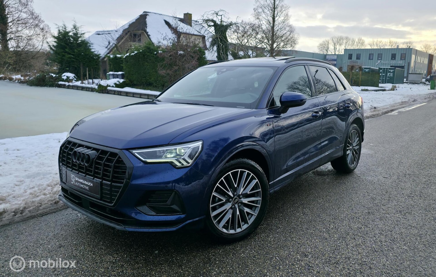 Audi Q3 - 35 TFSI S-Line / Pano / Carplay / El. Trekh. / Luxe - AutoWereld.nl