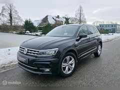 Volkswagen Tiguan - 2.0 TSI 4Motion R-Line / Pano / HUD / Trekh