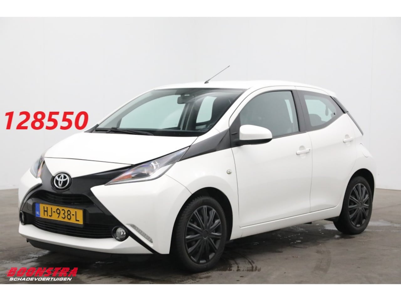 Toyota Aygo - 1.0 VVT-i x-play Bluetooth Airco Cruise Camera - AutoWereld.nl