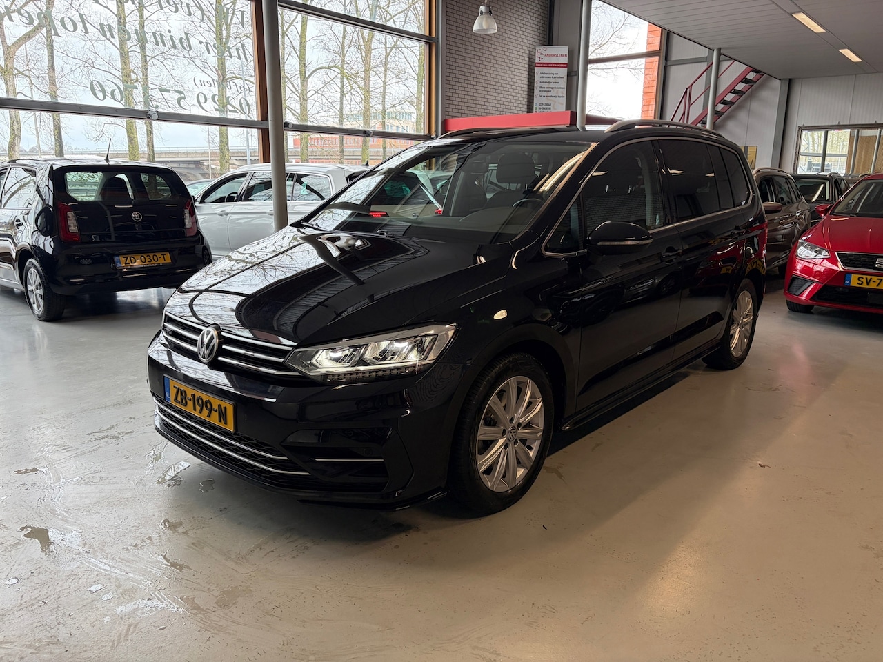 Volkswagen Touran - 1.5 TSI Highline Business | R-line | 7 persoons | Keyless | Stoel en stuurwielverwarming | - AutoWereld.nl