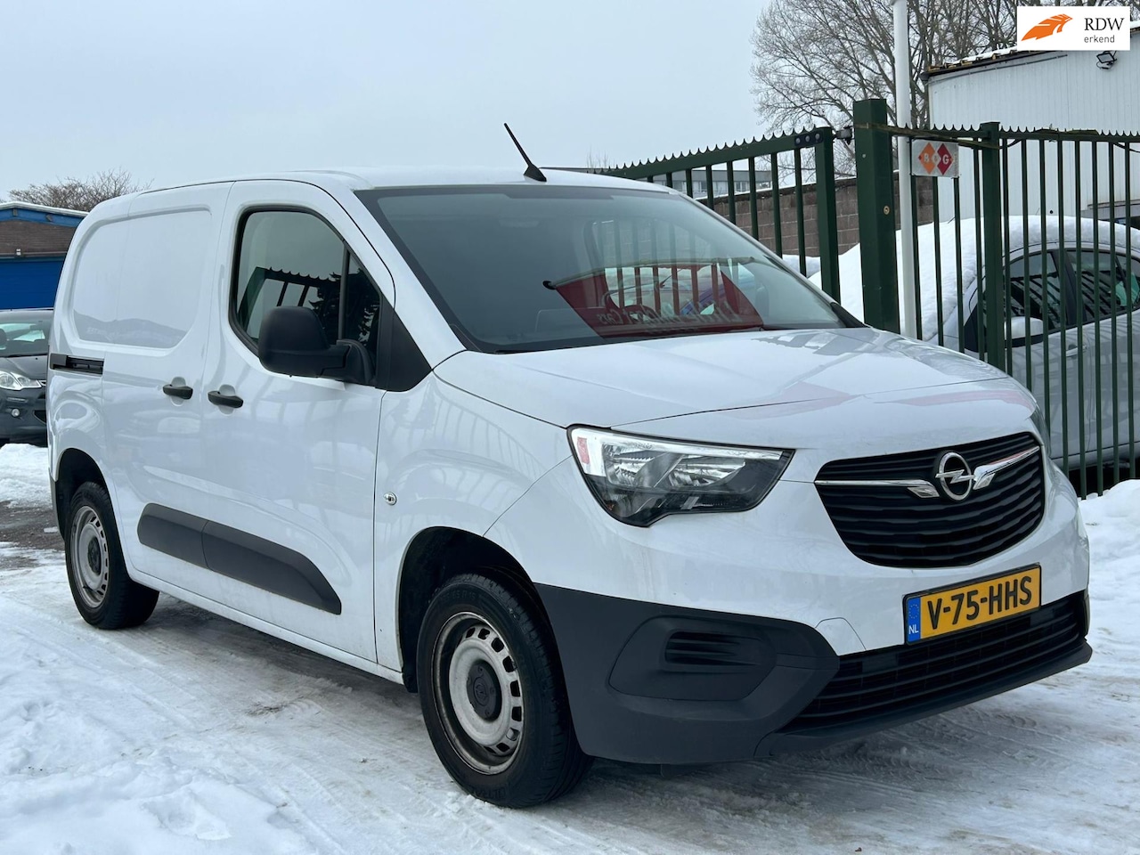 Opel Combo - 1.5D L1H1 Standaard 3 personen carplay parkeer sensor airco cruis control - AutoWereld.nl