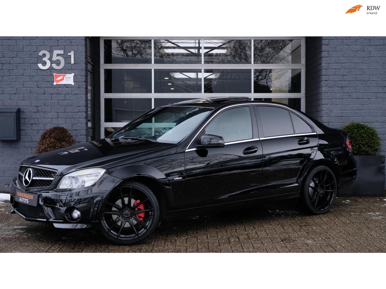 Mercedes-Benz C-klasse - C63 uitgevoerd|Carplay|Leder|Schuifdak - AutoWereld.nl