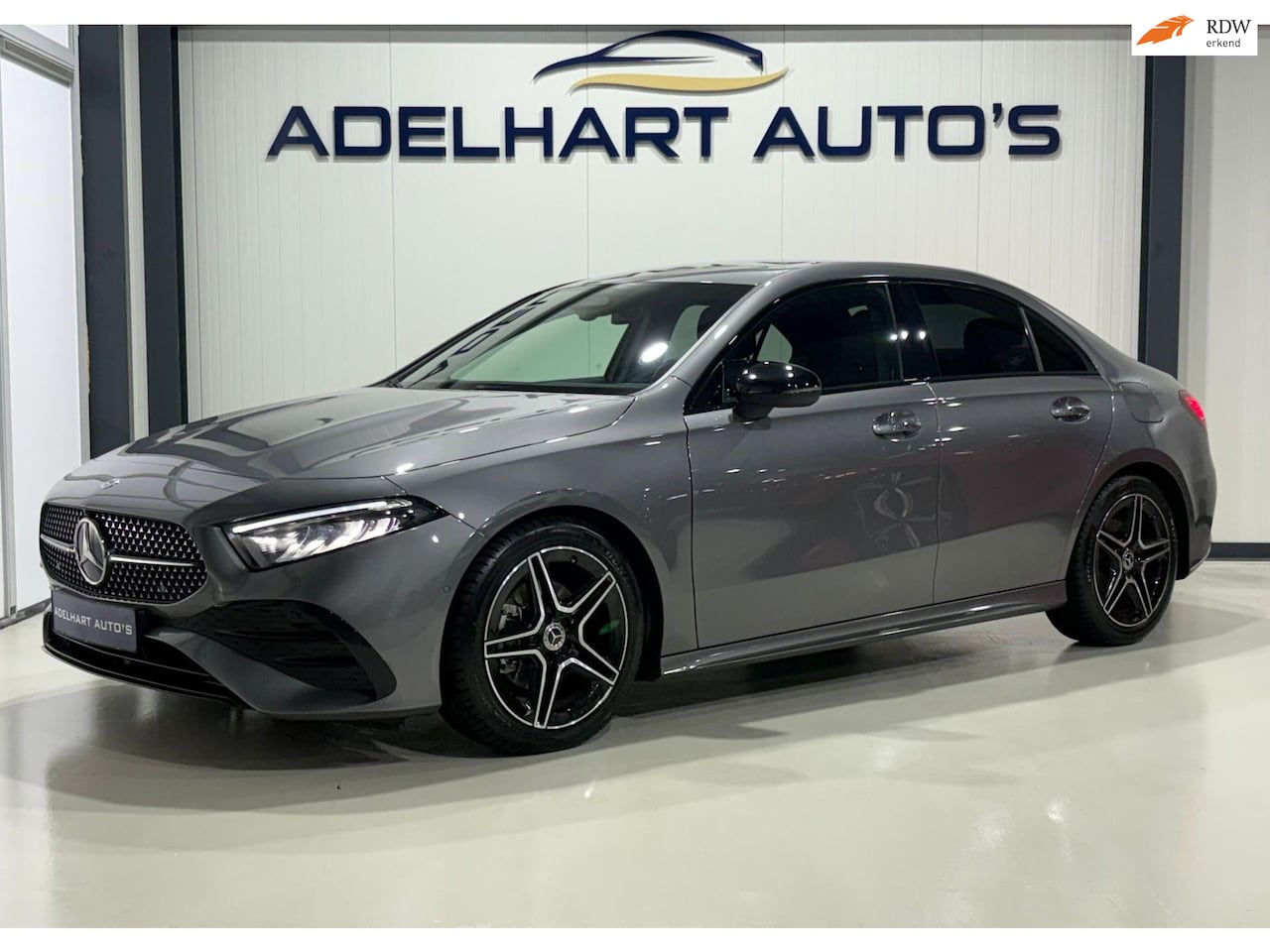 Mercedes-Benz A-klasse - 200 AMG Line Automaat Night Pakket / Navigatie full Map / Cruise Control / Climate Control - AutoWereld.nl