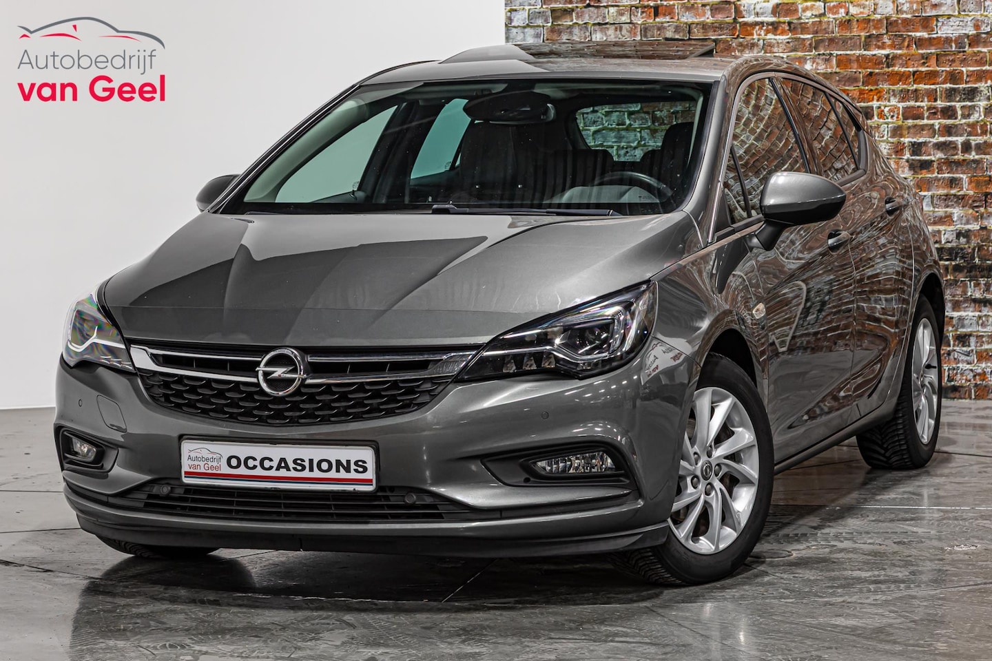 Opel Astra - 1.4 Turbo | Apple Carplay | Schuif kanteldak|Stoelverwarming voor- en achter | Trekhaak - AutoWereld.nl