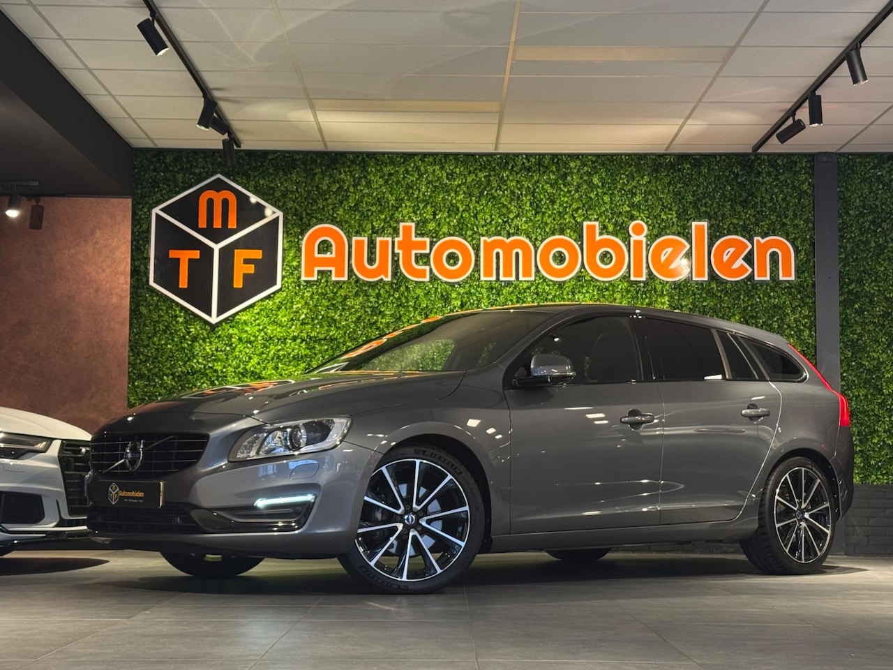 Volvo V60 - 2.0 T5 245 PK |CAMERA|VIRTUAL|LEDER|STOEL+STUURVERWARMING - AutoWereld.nl
