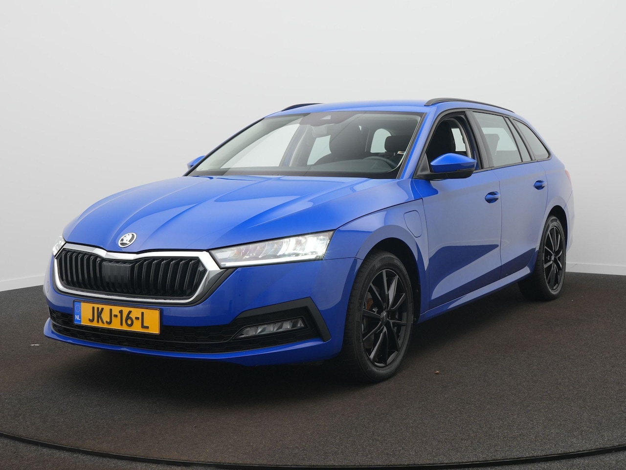 Skoda Octavia Combi - 1.4 TSI iV PHEV Business Edition / Carplay / Sensoren Achter / Clima - AutoWereld.nl