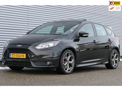 Ford Focus - ST 250PK Recardo Leder Stoelverwarming